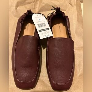 NWT SCRUNCH LOAFER SIZE 7 women